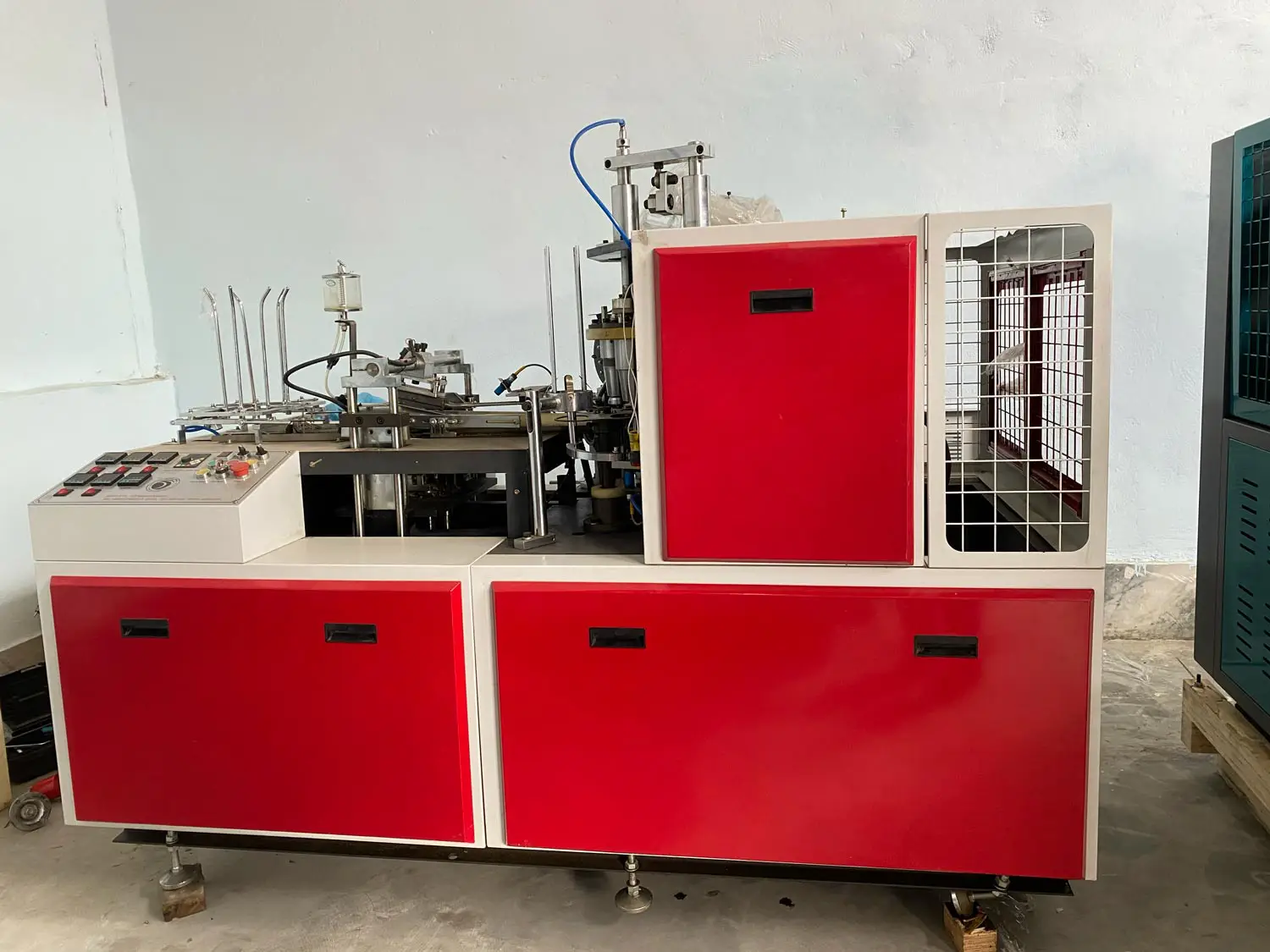 دستگاه لیوان کاغذی آکبند